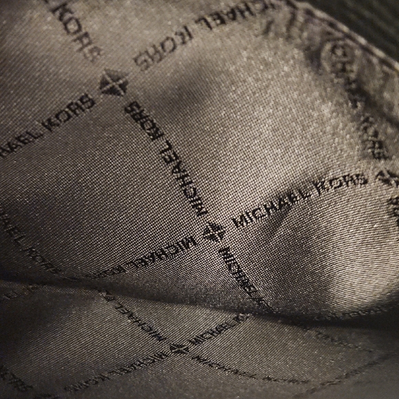 Michael Kors NWT Black Carson Crossbody Bag - Picture 7 of 9